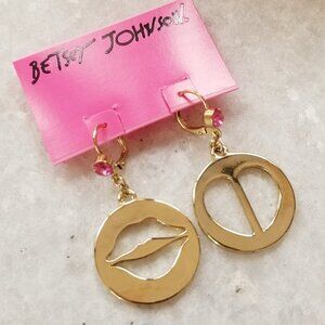 NWT Betsey Johnson Status Collection Cutout Lips and Heart Retro Mod Earings